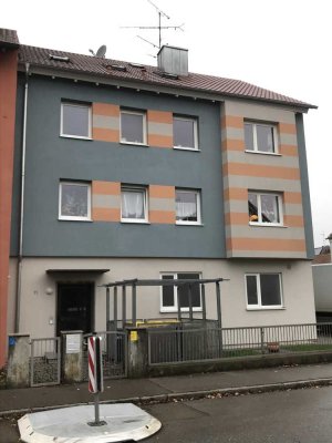 Haunstetten, Martinistraße  Dachwohnung 40 qm, 2 Zimmer, Küche, Bad