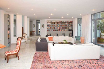 Sehr großzügig geschnittene Villa auf Traumgrundstück!