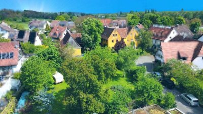 Wasserschloss mit luxuriöser Innensanierung - großes Grundstück mit Scheunenausbaureserve