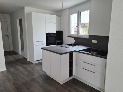 Stilvolle 2-Zimmer-Wohnung mit gehobener Innenausstattung mit Balkon und EBK in Straubenhardt