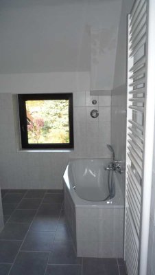 Stilvolle, vollständig renovierte 2,5-Zimmer-Dachgeschosswohnung in Hohen Neuendorf
