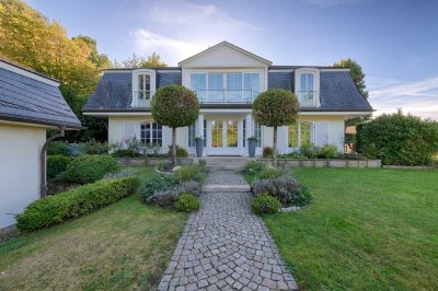 Luxuriöses Domizil für höchste Ansprüche - Wohnen in repräsentativer Landhausvilla