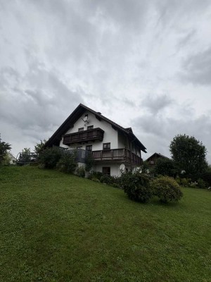 Großzügige 9,5-Zimmer Wohnung mit Doppelgarage und großen Garten in Loiching