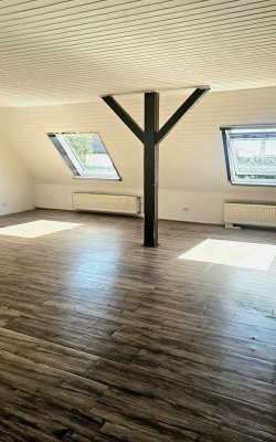 Großzügige Dachgeschosswohnung mit Hobbyraum in Edigheim-Ludwigshafen