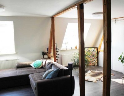 Charmante Maisonette-Dachgeschosswohnung im Jugendstilgebäude