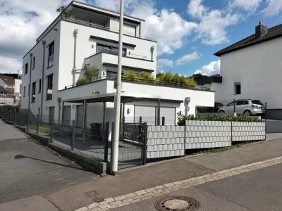 Geschmackvolle, neuwertige 3-Raum-Wohnung mit geh. Innenausstattung mit tollem Garten