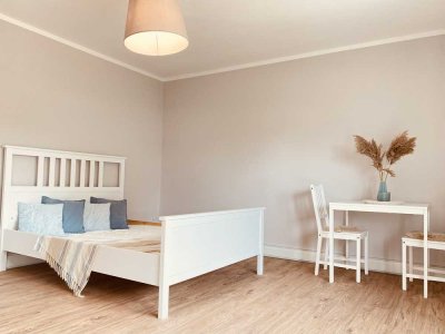 Zimmer in einer Mädels-WG++Freies Zimmer mit Gemeinschaftsbad & -küche++möbliert od. unmöbliert++