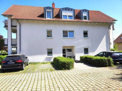 Gepflegtes Mehrfamilienhaus mit Stellplätzen und Balkonen in Altenburg zu verkaufen