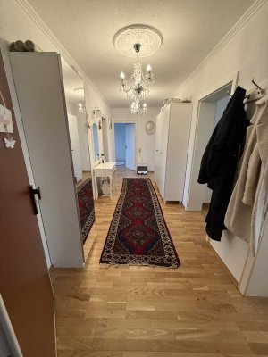 Helle 4-Zimmer-Wohnung mit Balkon, Einbauküche und Gäste-WC