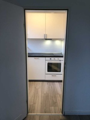 Tolle Single Wohnung mit EBK und Riesen Balkon