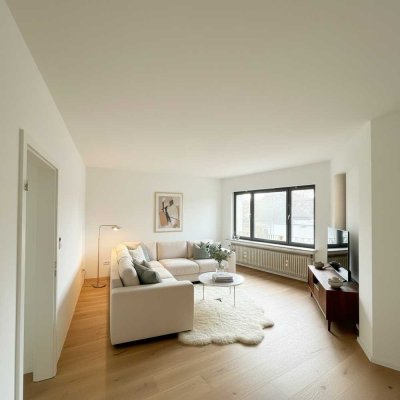 Mehr City geht nicht! Sanierte 2 Zimmer Wohnung, mit 2 Balkonen!