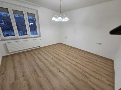 3 Zimmer Erdgeschoss Wohnung mit 100 qm Garten