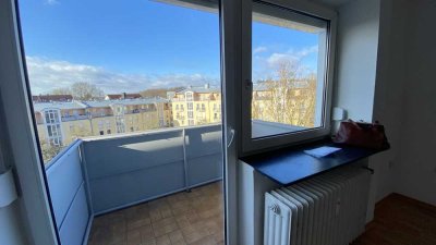 Renovierte, helle 3 ZKB mit Balkon, 4. OG, kurzfr.frei, Münchenerstraße, IN-Süd, zw. IN-City und Hbf
