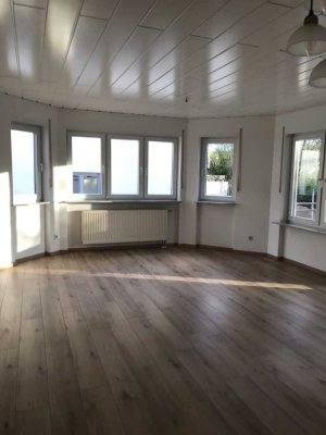 Renovierte 3 Zimmer Wohnung in Lingenfeld /  68m² / 2 Stellplätze