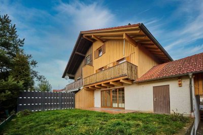 Familienfreundliche Doppelhaushälfte mit ausgebautem Dachgeschoss, Garage und kleinem Garten