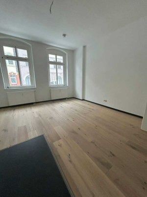 **2 Monatsmieten frei**  Tolle, renovierte 2- Zimmer- Wohnung mit Balkon
