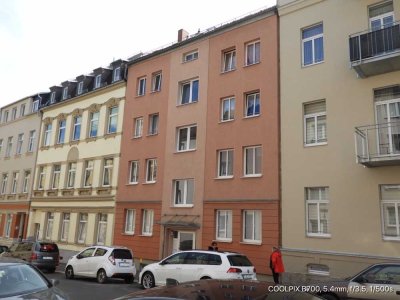 vermietet und modernisierte Eigentumswohnung für Kapitalanlegervon privat mit Balkon und Einbauküche