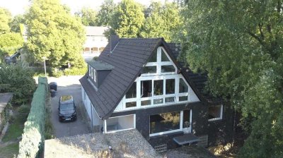 Schmachtenbergviertel in Kettwig,  Zweifamilienhaus auf großzügigem Grundstück mit Zugang zum Wald