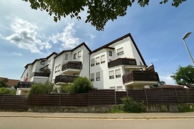 Gepflegte 2 1/2 Zimmerwohnung mit sonniger Gartenterrasse und Garten in bevorzugter Lage