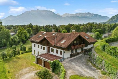 Luxuriöse Villa im Alpenstil mit großem, repräsentativem Anwesen in Top-Lage