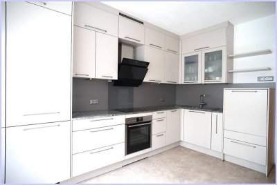 Provisionsfrei. 85m2, auch als Anlegerwohnung. 2 SZ, WZ, neue Küche, Loggia, neues Bad, Parkpl.