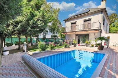 Stadtvilla in Bestlage von Hietzing, 6 Haupträume, 15 Nebenräume, Pool, Solaranlage, Sauna (mit eigener Privatstraße)