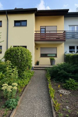 Reihenhaus großzügige Wohnfläche u. solide Bausubstanz