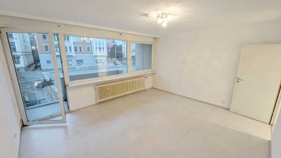 !!! Östlicher Ring !!! 3 Zimmerwohnung mit Balkon, Stellplatz, Einbauküche & Fahrstuhl