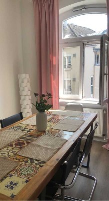 Tolle renovierte Altbau Wohnung in Uni Nähe - WG geeignet