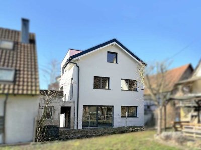 KFW 55 AUSBAUHAUS mit Terrasse und Balkon – Offenes Bieterverfahren