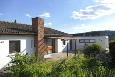 Idylle pur! Geräumige 3 Zimmer mit großem Balkon und herrlicher Aussicht - sofort frei!