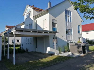 Sehr schöne neuwertige 2-Zi.-Wohnung mit SW-Balkon