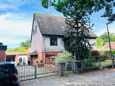 Hannover Kaltenweide : Okalhaus mit 3 Garagen auf großen Grundstück mit Teich und Gartenlaube