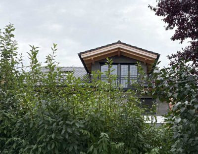 Stilvolle 4-Zimmer-Maisonette-Wohnung mit luxuriöser Innenausstattung und Blick ins Grüne