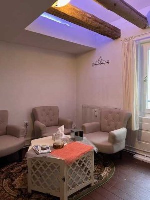 Voll möblierte kleine 2-Zimmer-Wohnung mit Mini-Küche in Rüdesheim