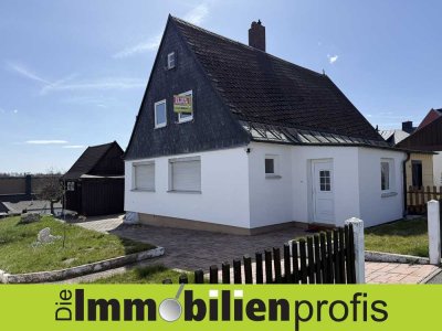1333 - Hof: Charmante kleine Doppelhaushälfte mit großem Garten