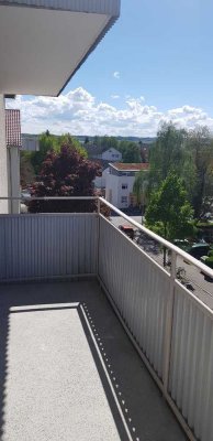 Schöne renovierte 1 Zi. Wohnung mit Balkon und EBK zum 01.11.25 - nach Absprache ab 01.09.25