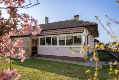 >> Charmantes Einfamilienhaus auf sonnigem Eckgrundstück in Pottendorf <<