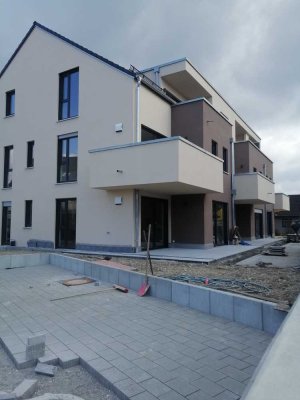 Attraktive neuwertige Wohnung mit großem Balkon und 2 Stellplätzen – Bezug nach Absprache