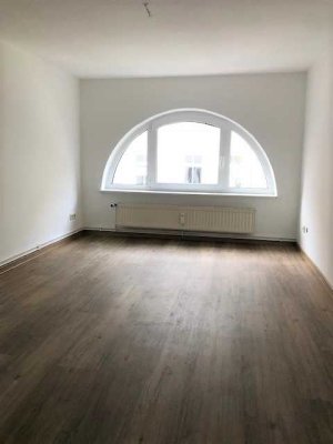 Helle, freundliche 3-Zimmer-Wohnung, EBK, zentrumsnah in der Paulstadt