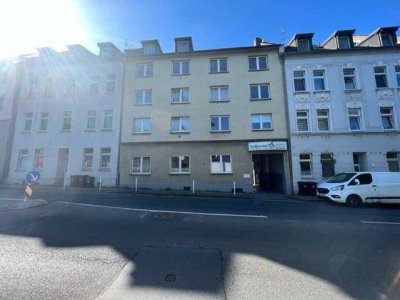 Gepflegtes Mehrfamilienhaus mit Hofgewerbe & 7 Garagen