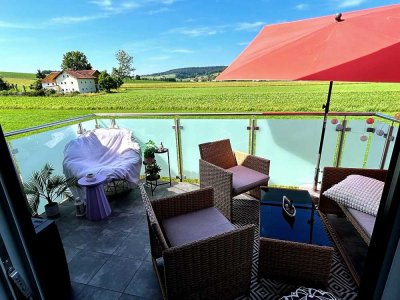 *Traumhafter Weitblick*
Wunderschöne Mietwohnung mit Balkon und Carport