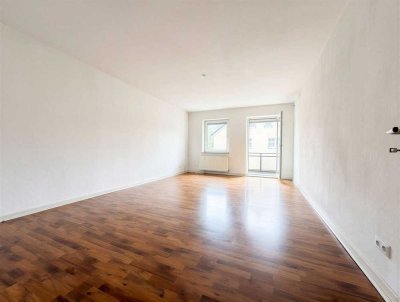 Nahe der Südstadt - Helle 3-Zimmer-Wohnung, guter Schnitt, sonniger Balkon, Einbauküche uvm.