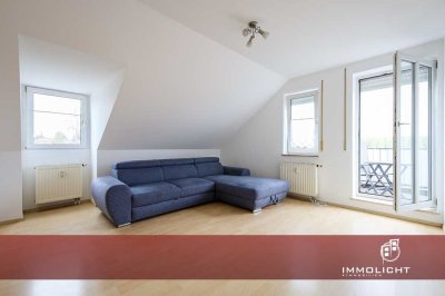 FREI - 2-Zimmer Dachgeschoßwohnung - Balkon, Tageslichtbad, EBK u. Stellplatz!