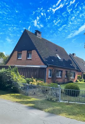 ++Neuer Preis++ Charmantes Einfamilienhaus - 110 m², vier Zimmer, zwei Bäder, Keller, HWR, Garage