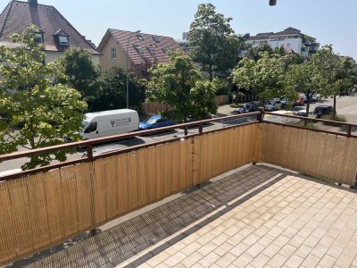 Frisch saniert: Schöne 2,5-Zimmer-Wohnung mit großem Balkon nahe Seepark