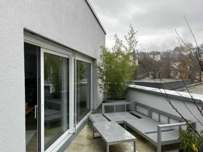 Stilvolle, geräumige 2-Zimmer-Penthouse-Wohnung mit Balkon und Einbauküche in Eppstein