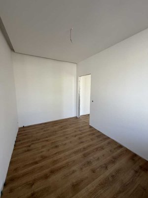 Komplett sanierte 3,5-Zimmer-Wohnung mit großem Essbereich und moderner Ausstattung