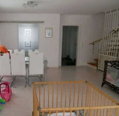 Stadthaus (Reihenhaus) mit 4 Schlafzimmern und 3 WCs im Zentrum