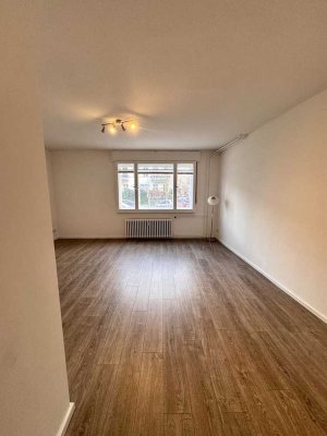 Sanierte Wohnung mit privatem Gartenparadies in ruhiger Lage von Lichterfelde